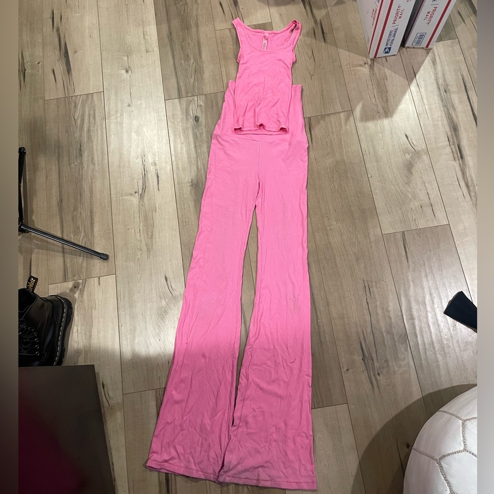 Skims limited edition pink pants